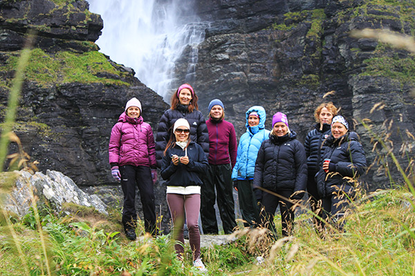 Klubbmedlemmene ved Mollisfossen